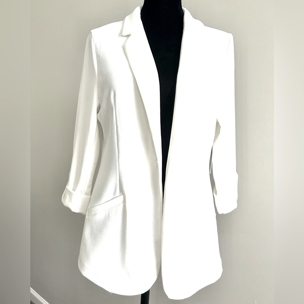 89th & Madison White 3/4 Length Sleeve Blazer Size M
NWT